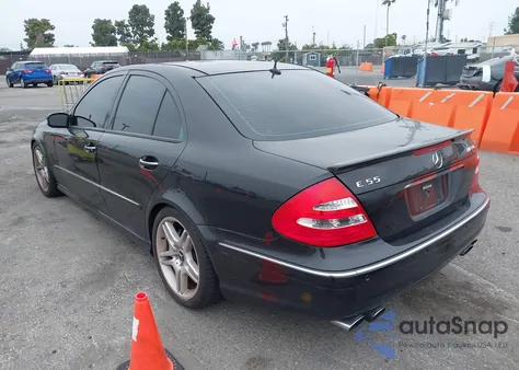 2004 Mercedes-Benz E 55 Amg z USA, uszkodzony, nr VIN WDBUF76J74A452180